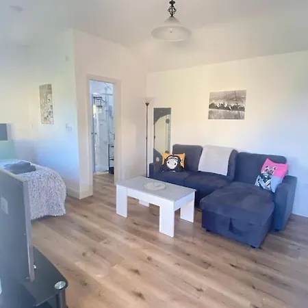 Ollie's Den *